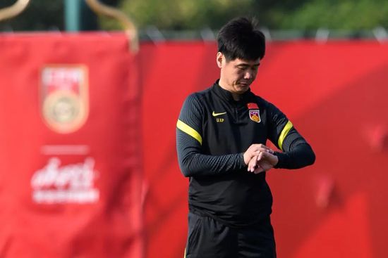 原来你他妈的联合别人出老千啊。